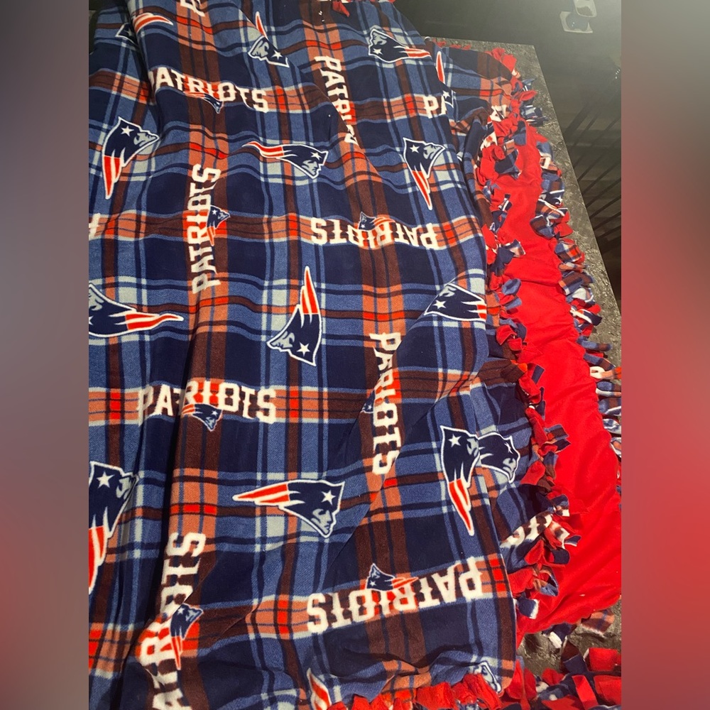 New England Patriots Tie Blanket and 2 Pillows